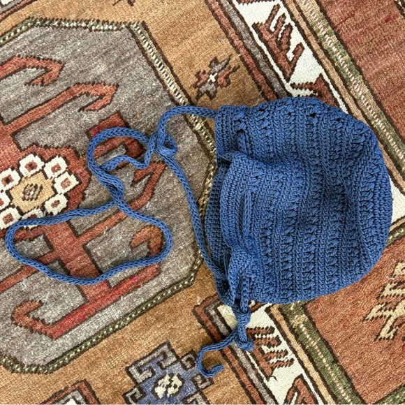 THE SAK MACRAME CROSSBODY BUCKET BAG TOGGLE CINCH NAVY BLUE PURSE - Picture 1 of 3